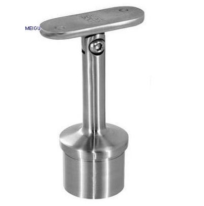 Round adjustable post saddle bracket for flat handrail